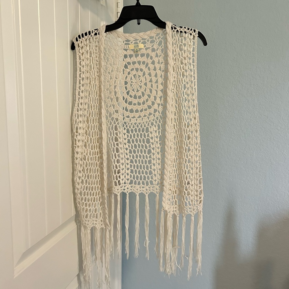 Women’s cream white crochet fringe vest size M